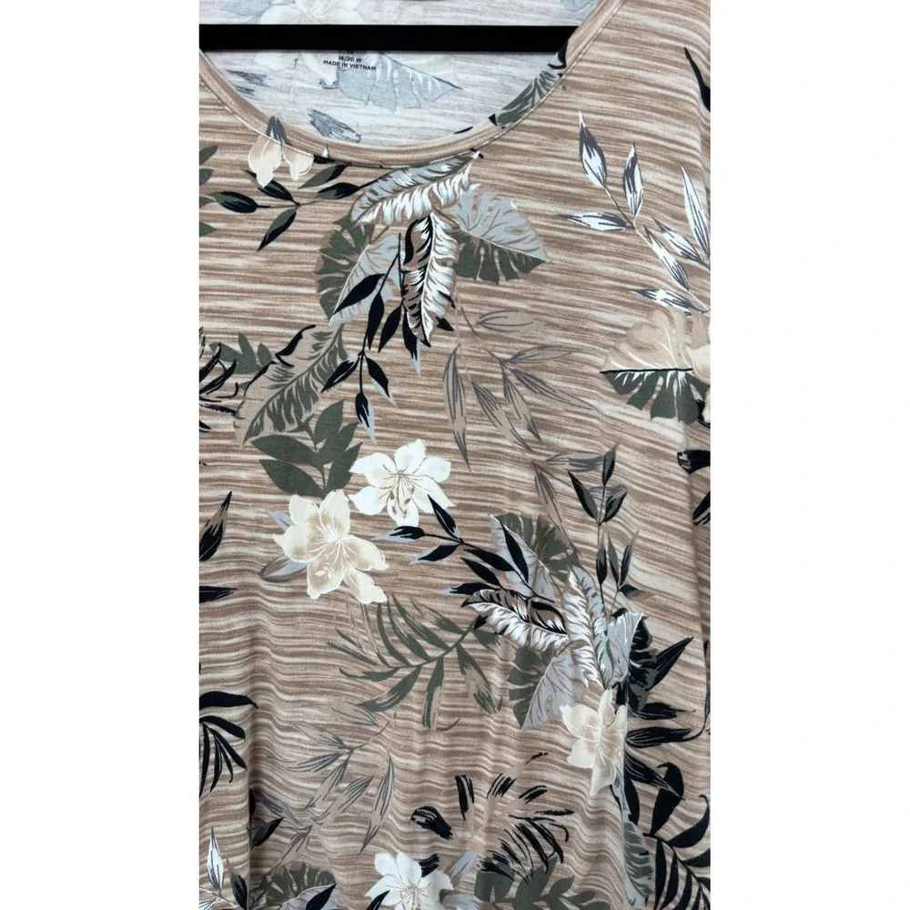 Catherines Womens 1X 18/20W Tropical Floral Space Dye Scoop Neck Top Tan Green
